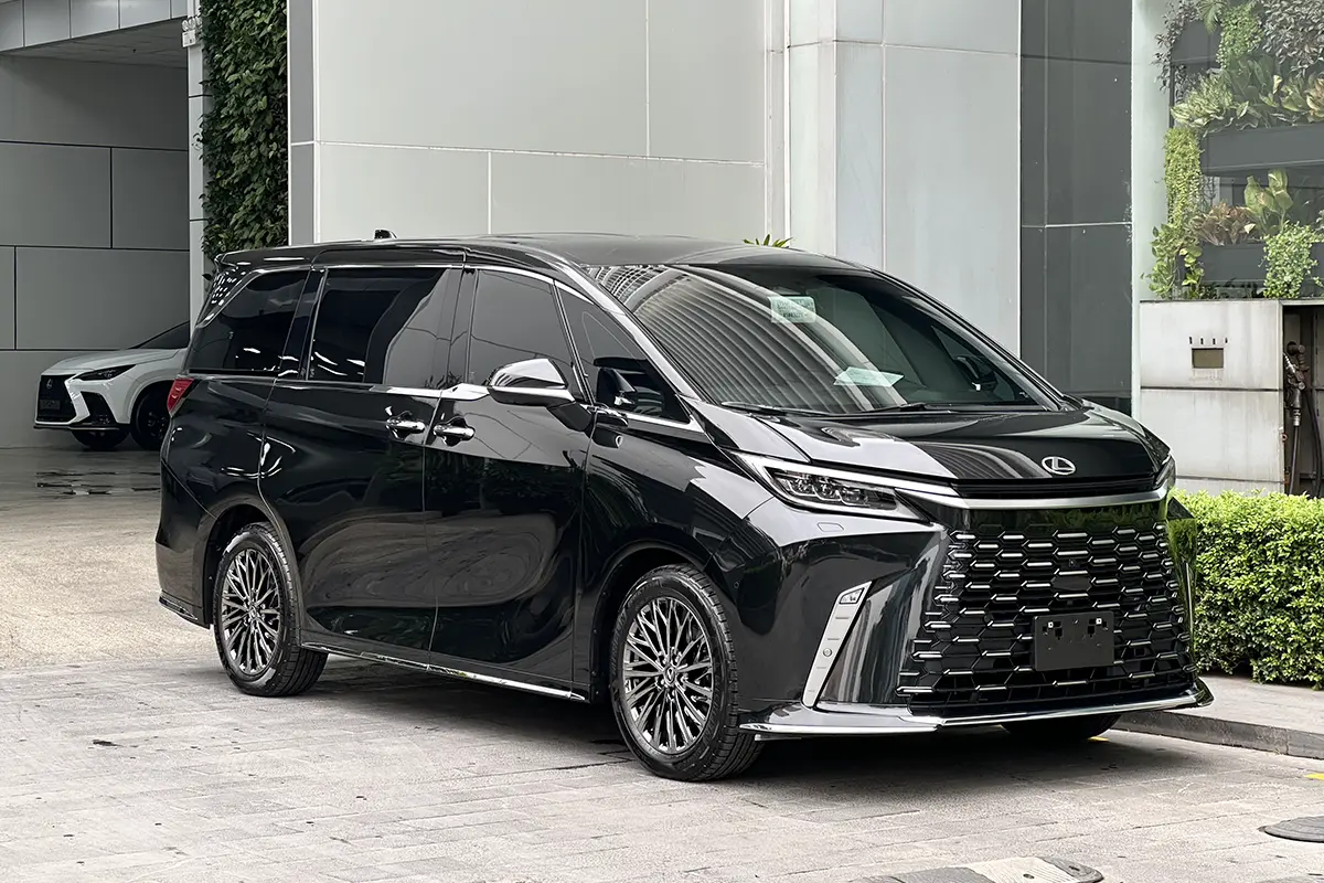Lexus LM 500h